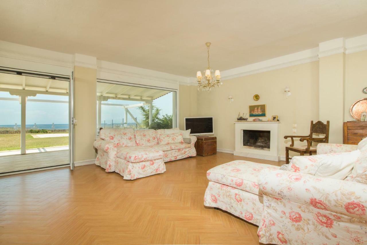 Magnificent Seascape Villa On A Secluded Beach Nea Moudania Buitenkant foto